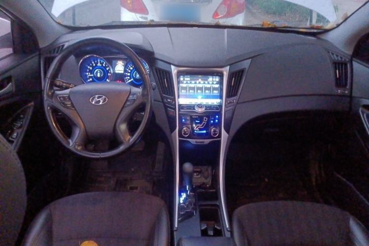 Used Hyundai Sonata 2013 2.0L Automatic Leading Edition Center Console