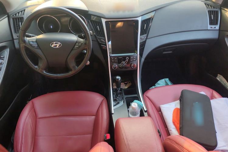 Used Hyundai Sonata 2013 2.0L Automatic Leading Edition Center Console