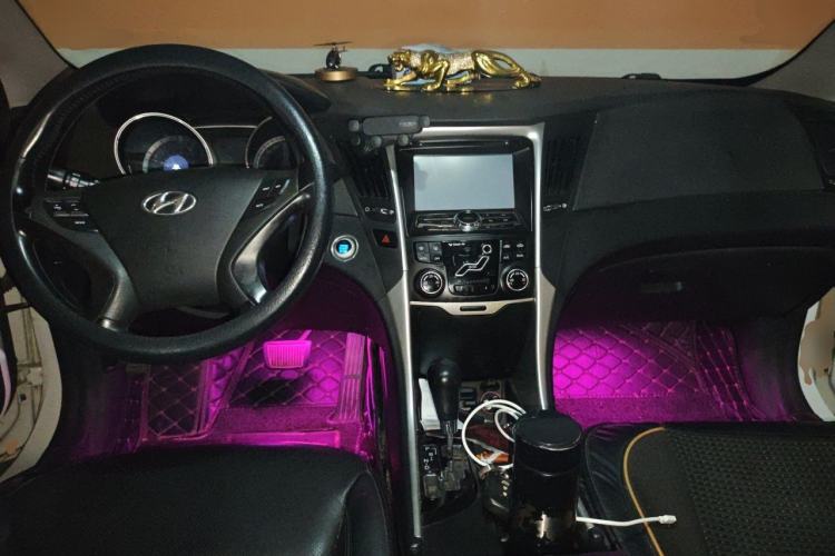 Used Hyundai Sonata 2013 2.0L Automatic Luxury Edition Center Console