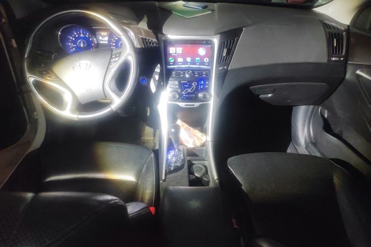 Used Hyundai Sonata 2013 2.0L Automatic Luxury Edition Center Console