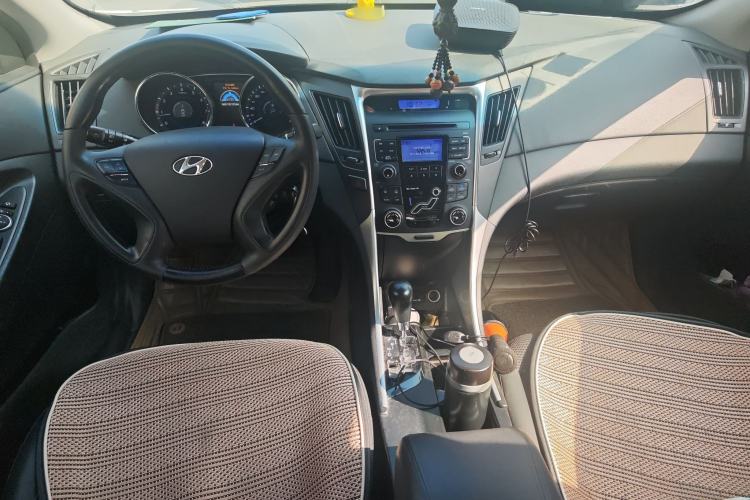 Used Hyundai Sonata 2013 2.0L Automatic Leading Edition Center Console