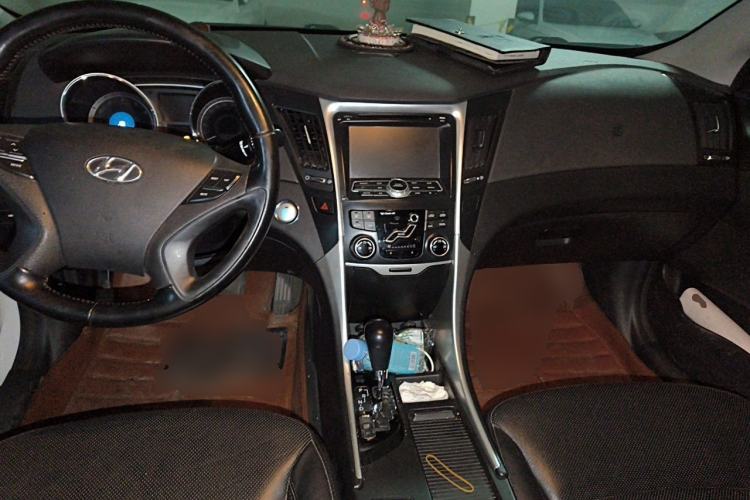 Used Hyundai Sonata 2013 2.0L Automatic Luxury Edition Center Console