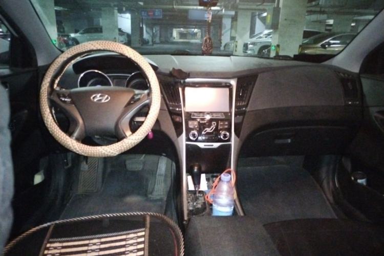 Used Hyundai Sonata 2013 2.0L Automatic Leading Edition Center Console