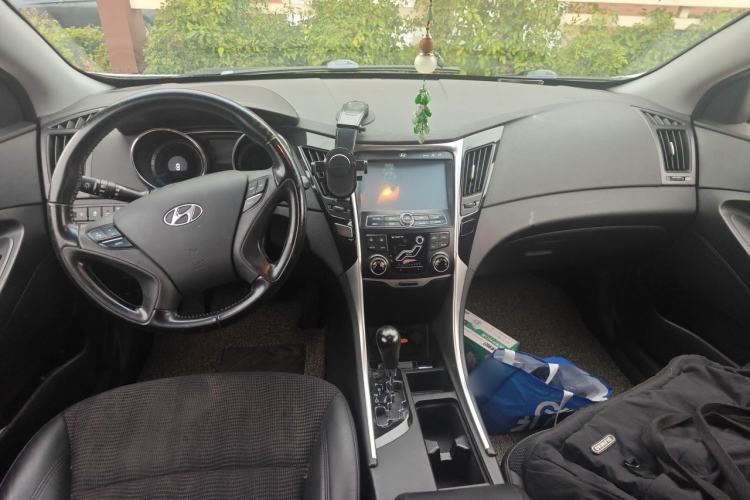Used Hyundai Sonata 2013 2.0L Automatic Leading Edition Center Console