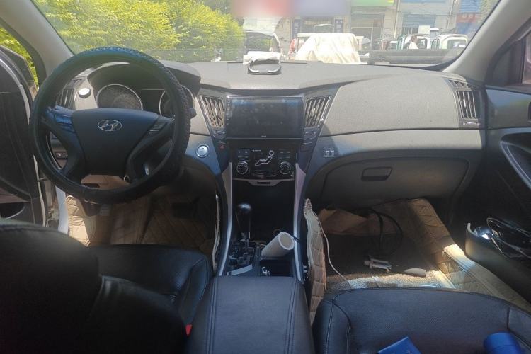 Used Hyundai Sonata 2013 2.0L Automatic Luxury Edition Center Console