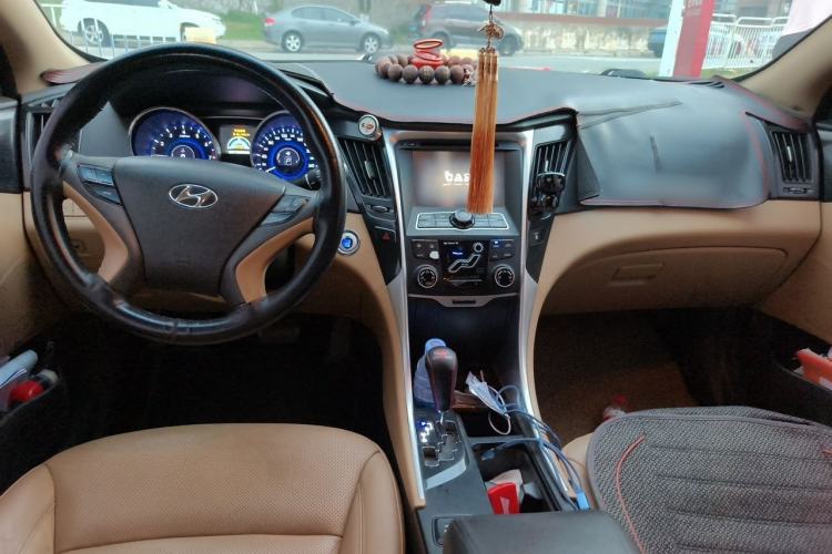 Used Hyundai Sonata 2013 2.0L Automatic Prestige Edition Center Console