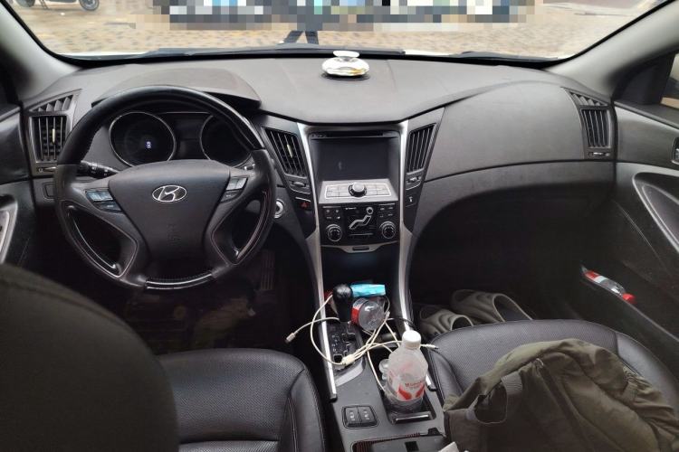 Used Hyundai Sonata 2013 2.0L Automatic Luxury Edition Center Console
