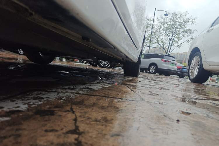 Used Hyundai Sonata 2013 2.0L Automatic Luxury Edition Chassis Front Left