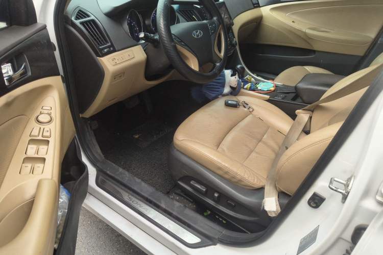 Used Hyundai Sonata 2013 2.4L Automatic Luxury Version China IV Standard Driver Seat