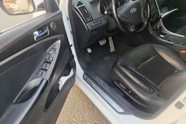 Used Hyundai Sonata 2013 2.4L Automatic Prestige Version China IV Standard Driver Seat