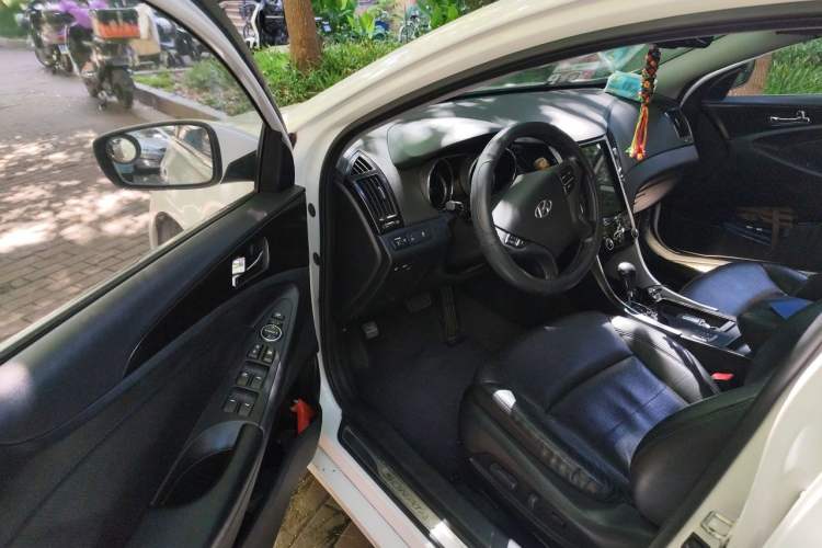 Used Hyundai Sonata 2013 2.4L Automatic Luxury Version China IV Standard Driver Seat