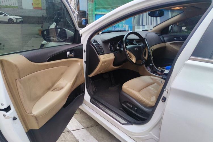 Used Hyundai Sonata 2013 2.0L Automatic Luxury Edition Driver Seat