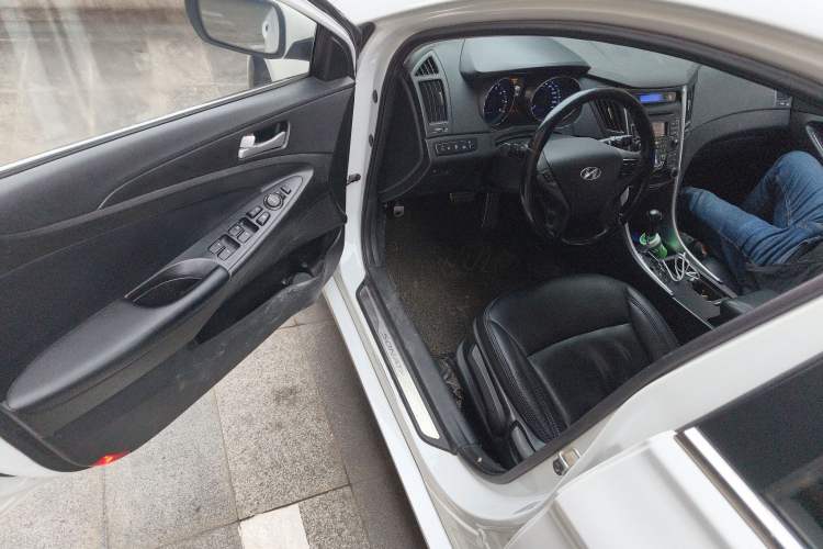 Used Hyundai Sonata 2013 2.0L Automatic Leading Edition Driver Seat