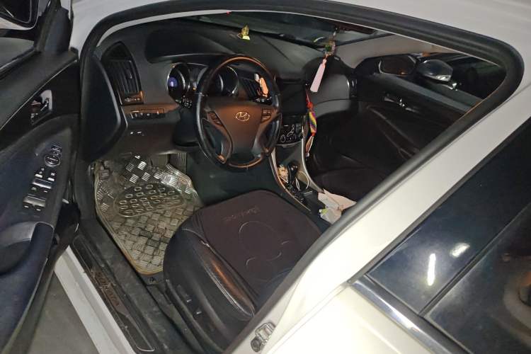 Used Hyundai Sonata 2013 2.4L Automatic Luxury Version China IV Standard Driver Seat