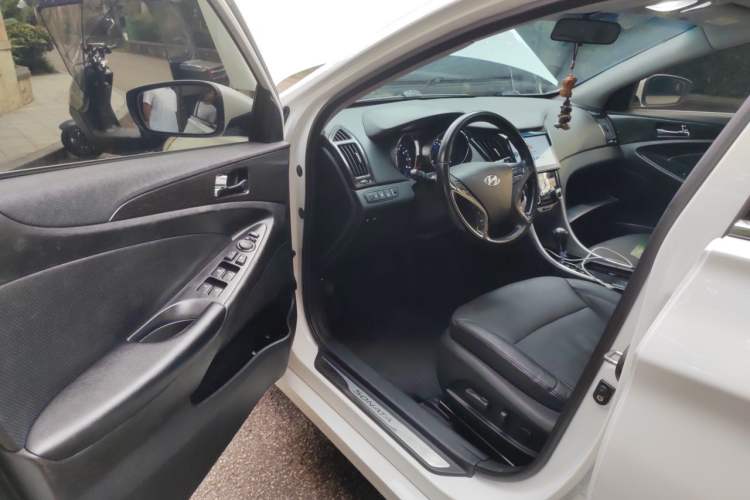 Used Hyundai Sonata 2013 2.4L Automatic Top-Grade Version China IV Standard Driver Seat