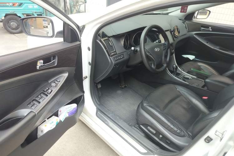 Used Hyundai Sonata 2013 2.0L Automatic Luxury Edition Driver Seat