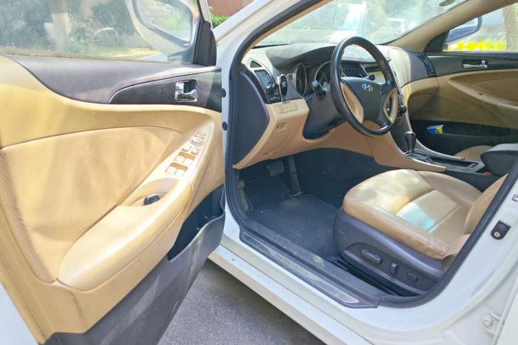 Used Hyundai Sonata 2013 2.0L Automatic Luxury Edition Driver Seat