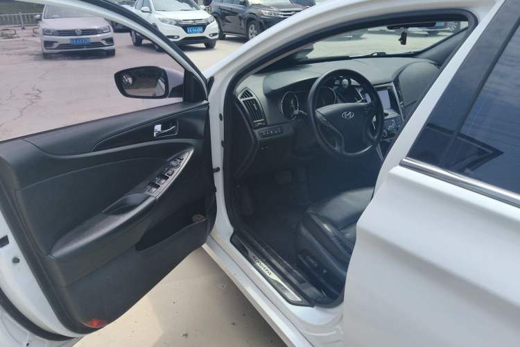 Used Hyundai Sonata 2013 2.0L Automatic Luxury Edition Driver Seat