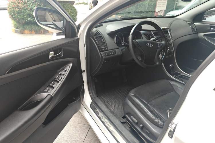 Used Hyundai Sonata 2013 2.0L Automatic Luxury Edition Driver Seat