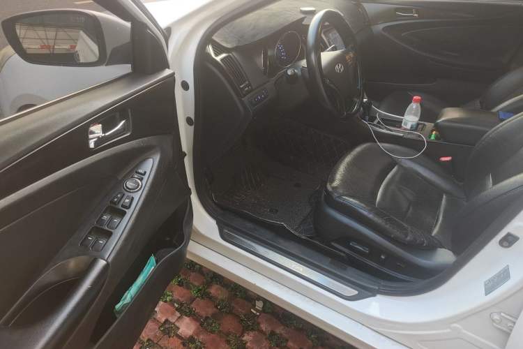 Used Hyundai Sonata 2013 2.0L Automatic Luxury Edition Driver Seat