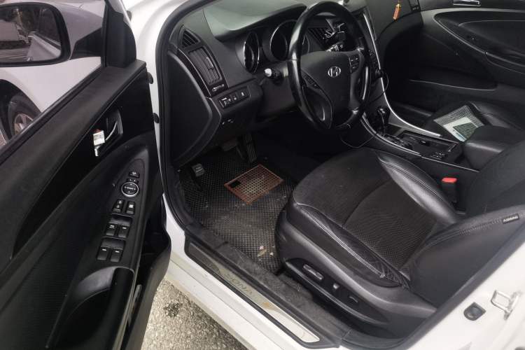 Used Hyundai Sonata 2013 2.4L Automatic Luxury Version China IV Standard Driver Seat