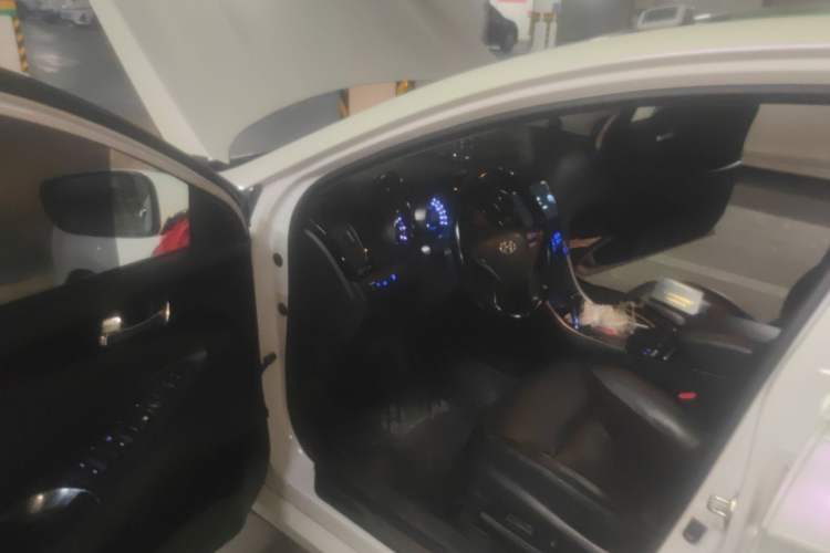 Used Hyundai Sonata 2013 2.4L Automatic Top-Grade Version China IV Standard Driver Seat