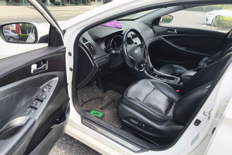 Used Hyundai Sonata 2013 2.0L Automatic Luxury Edition Driver Seat