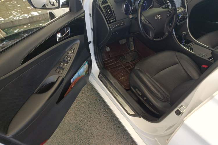 Used Hyundai Sonata 2013 2.4L Automatic Leading Edition China V Standard Driver Seat