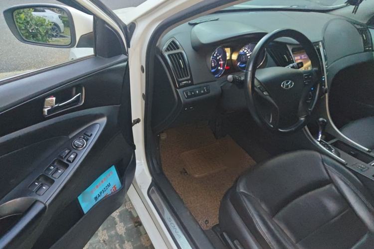 Used Hyundai Sonata 2013 2.0L Automatic Luxury Edition Driver Seat
