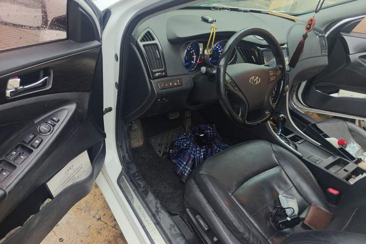 Used Hyundai Sonata 2013 2.0L Automatic Luxury Edition Driver Seat