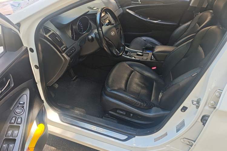 Used Hyundai Sonata 2013 2.0L Automatic Luxury Edition Driver Seat