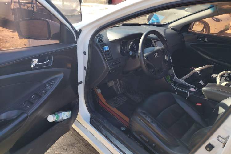 Used Hyundai Sonata 2013 2.4L Automatic Leading Edition China IV Standard Driver Seat