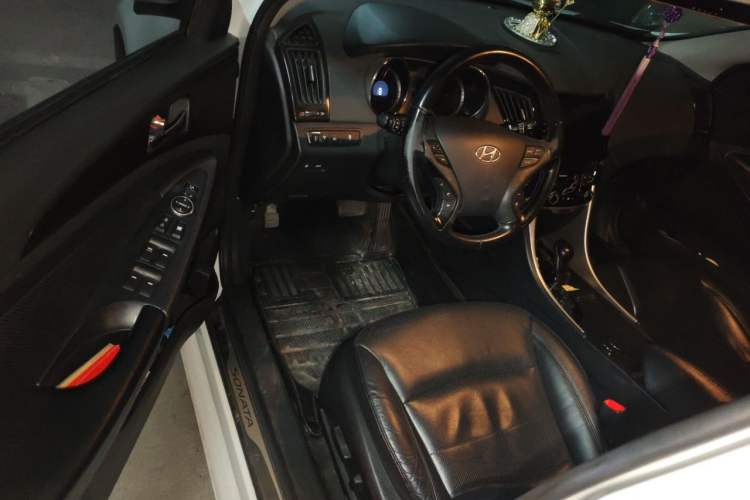 Used Hyundai Sonata 2013 2.4L Automatic Luxury Version China IV Standard Driver Seat