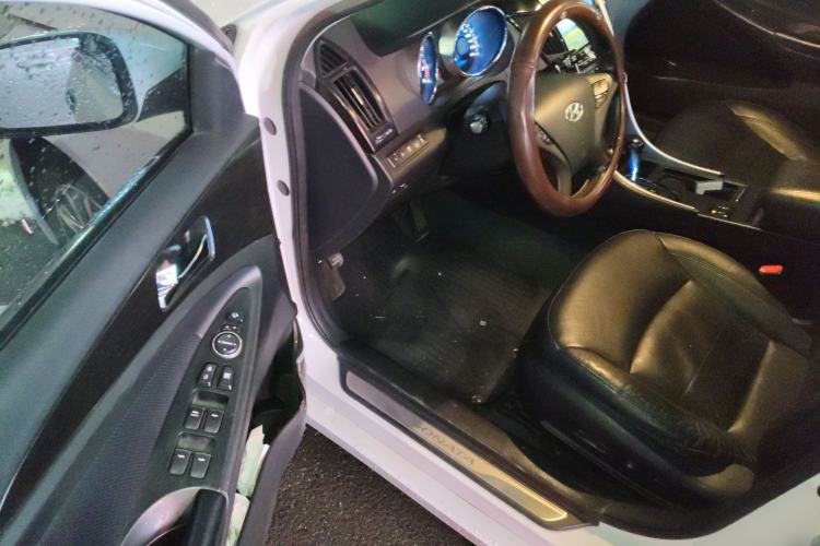 Used Hyundai Sonata 2013 2.4L Automatic Leading Edition China IV Standard Driver Seat