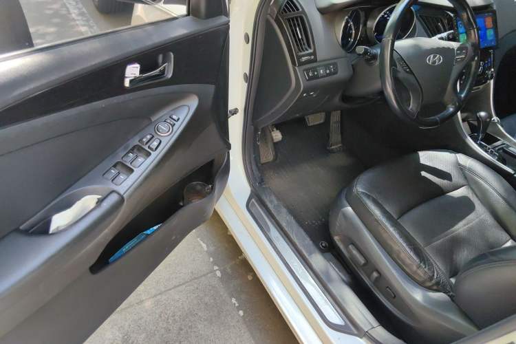 Used Hyundai Sonata 2013 2.0L Automatic Luxury Edition Driver Seat