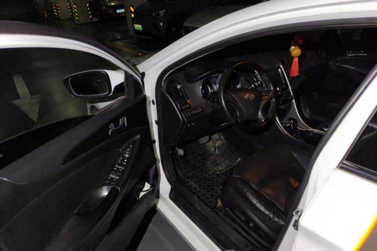 Used Hyundai Sonata 2013 2.0L Automatic Luxury Edition Driver Seat