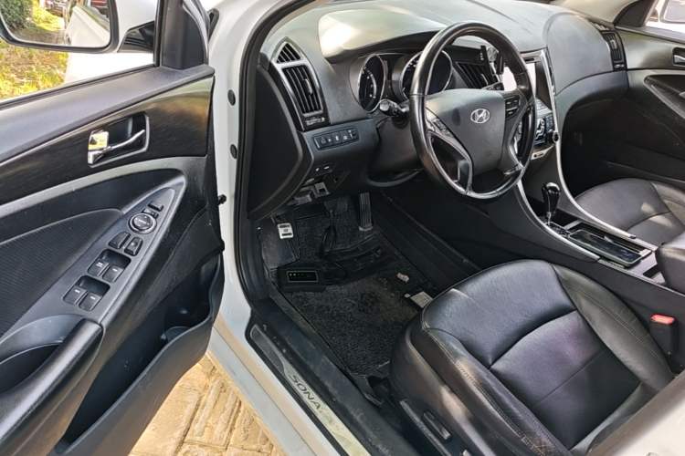 Used Hyundai Sonata 2013 2.0L Automatic Luxury Edition Driver Seat