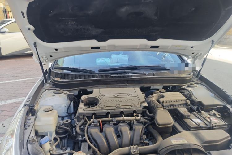 Used Hyundai Sonata 2013 2.4L Automatic Prestige Version China IV Standard Engine Bay