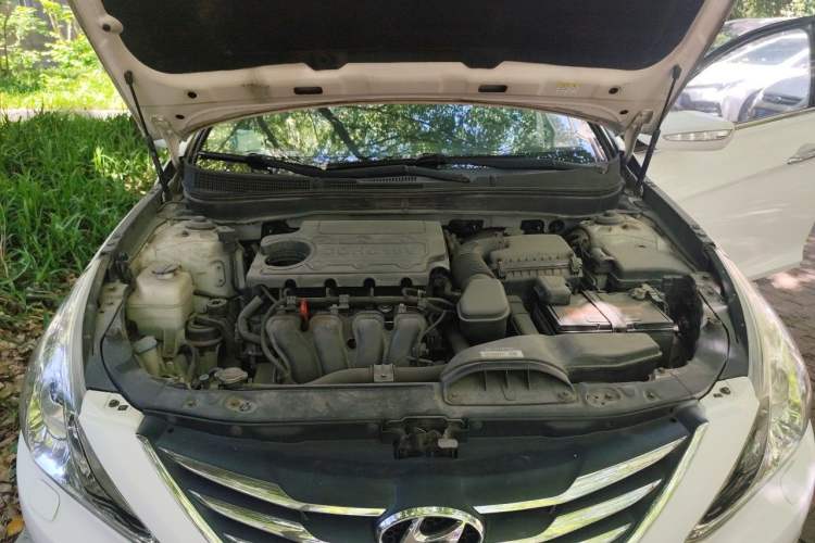 Used Hyundai Sonata 2013 2.4L Automatic Luxury Version China IV Standard Engine Bay