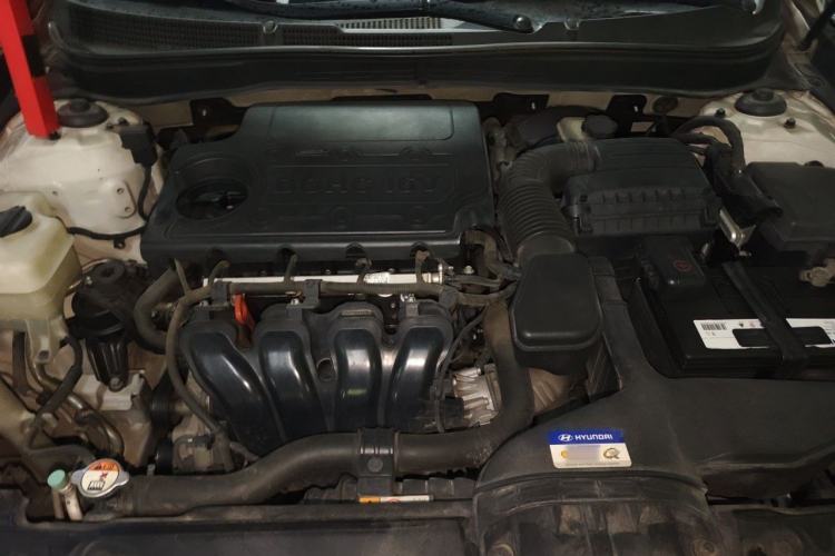 Used Hyundai Sonata 2013 2.4L Automatic Leading Edition China IV Standard Engine Bay