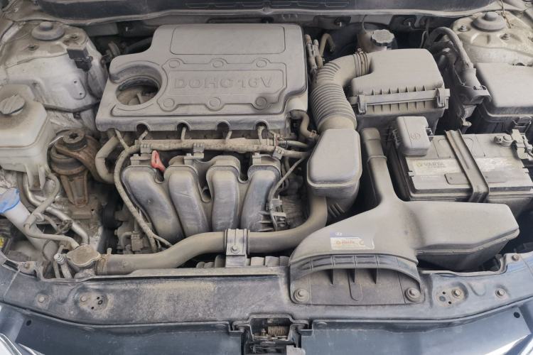 Used Hyundai Sonata 2013 2.4L Automatic Luxury Version China IV Standard Engine Bay