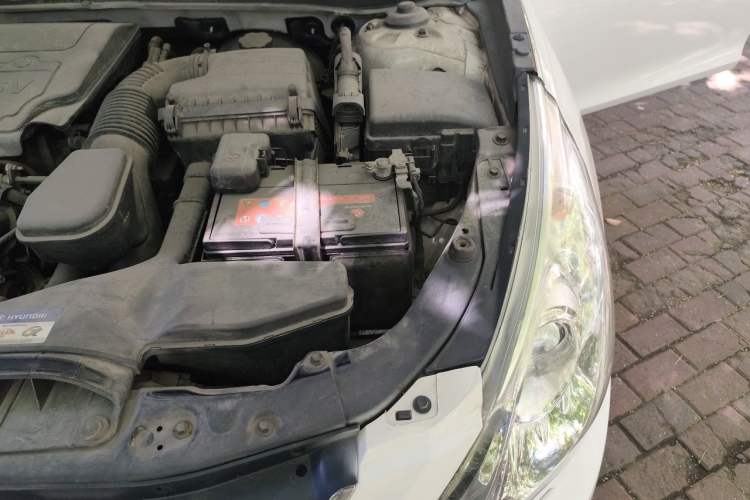 Used Hyundai Sonata 2013 2.4L Automatic Luxury Version China IV Standard Engine Bay Left