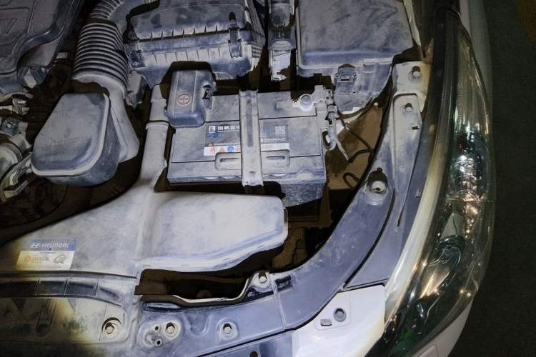 Used Hyundai Sonata 2013 2.4L Automatic Luxury Version China IV Standard Engine Bay Left