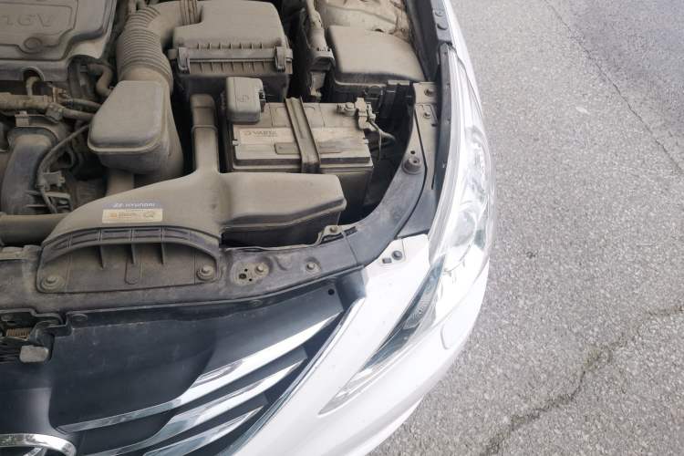 Used Hyundai Sonata 2013 2.4L Automatic Luxury Version China IV Standard Engine Bay Left