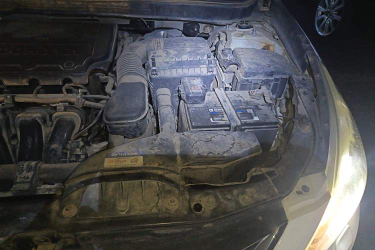 Used Hyundai Sonata 2013 2.4L Automatic Luxury Version China IV Standard Engine Bay Left
