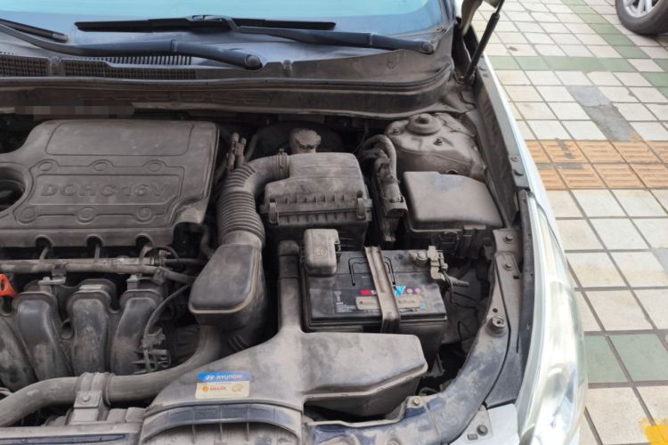 Used Hyundai Sonata 2013 2.4L Automatic Luxury Version China IV Standard Engine Bay Left