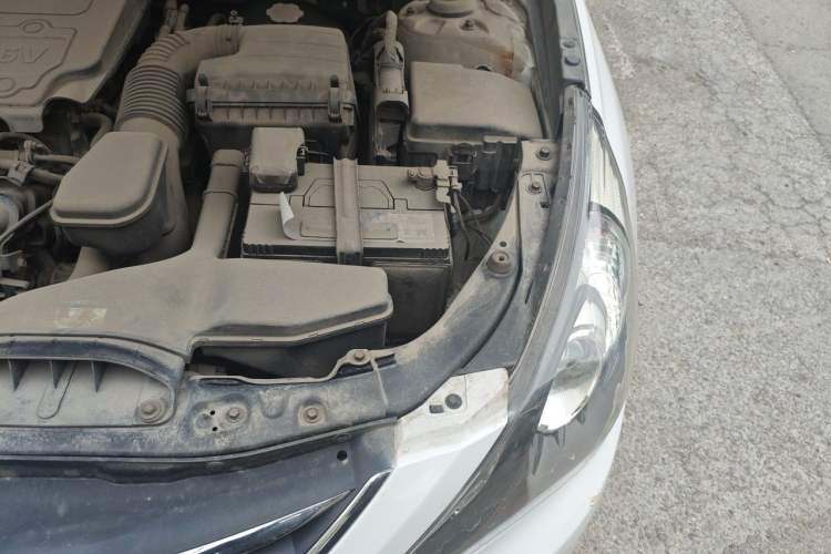 Used Hyundai Sonata 2013 2.4L Automatic Leading Edition China IV Standard Engine Bay Left