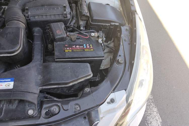 Used Hyundai Sonata 2013 2.4L Automatic Luxury Version China IV Standard Engine Bay Left
