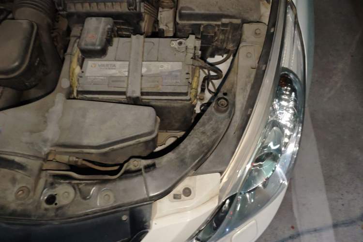 Used Hyundai Sonata 2013 2.4L Automatic Luxury Version China IV Standard Engine Bay Left