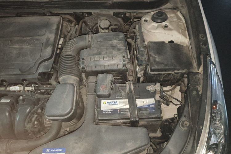 Used Hyundai Sonata 2013 2.4L Automatic Luxury Version China IV Standard Engine Bay Left